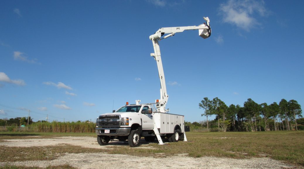 bucket truck.jpg